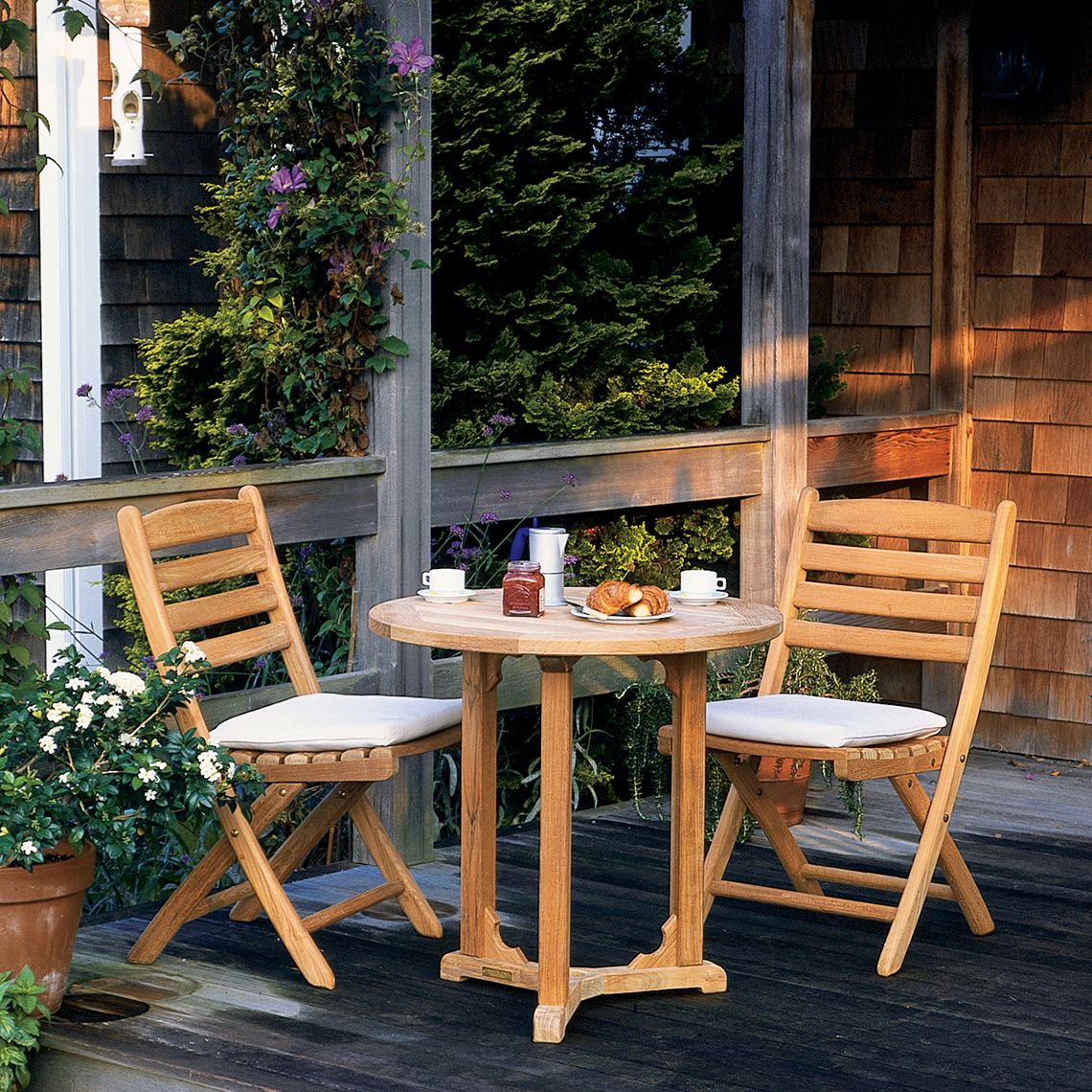 The Essex 30" Round Bistro Table in Grade A teak. Classic English dining and occasional tables. By Kingsley Bate. Find a dealer near you. - alternate view