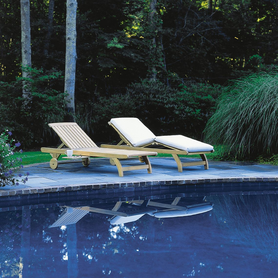 Classic Chaise Lounge - Image 3